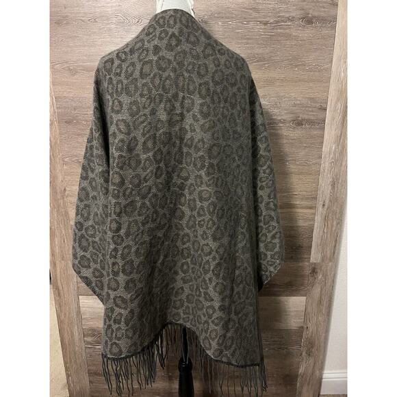 Woolrich Leopard Shawl Fringe Woman One Size Wrap Sweater Poncho - Picture 5 of 8
